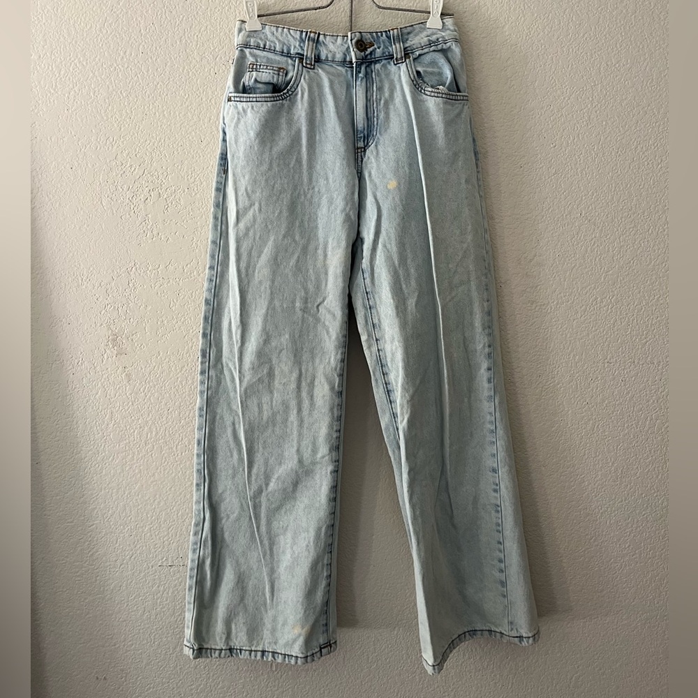 Low rise light wash baggy jeans